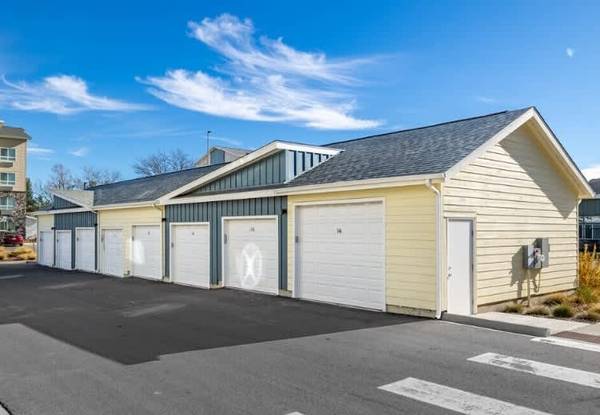 Large Closets, Pool, Dishwasher 1