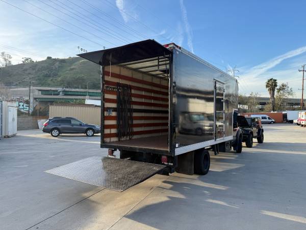 2007 Ford F-550 - Photo 11