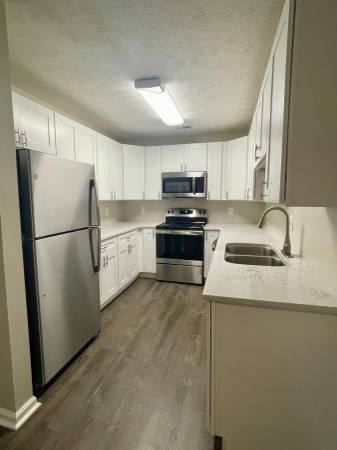 $1,625 / 2br - 1000ft2 - Remodeled TWO  BEDROOM @Bradley Hills (kingsport)63850322077443120