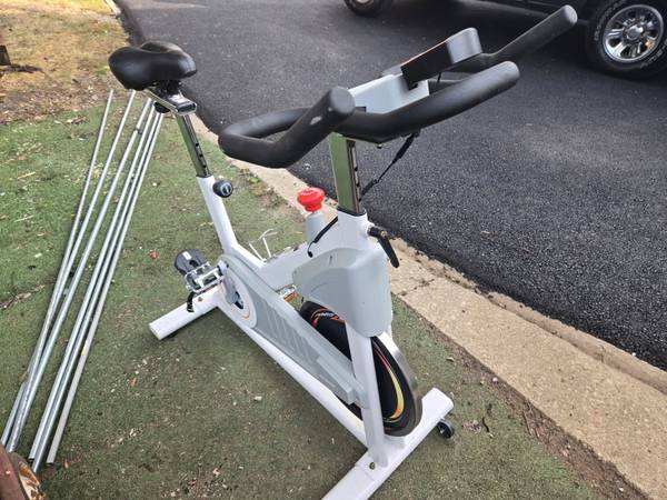 ADVENOR exercise bike 1