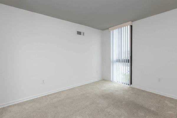 $2,065 / 2br - 1120ft2 - Pantry, Vertical Blinds + Mini Blinds Included, 2/BD 2/BA (250 S Whiting St, Alexandria, VA)63958908061827123