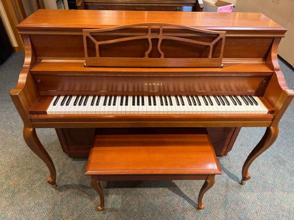 Kawai console piano 1