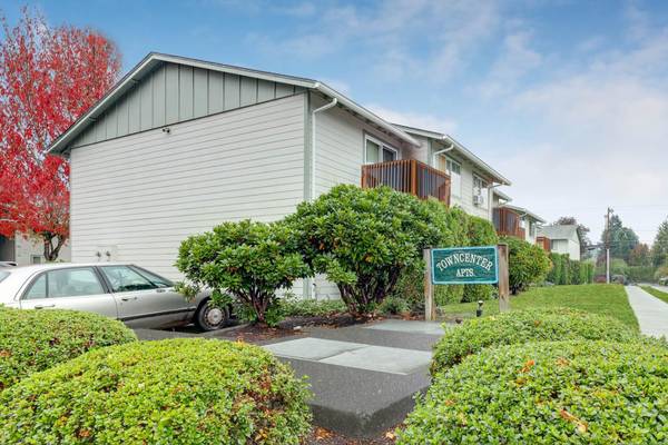 $1,685 / 2br - 865ft2 - Rare 2 bed 1 bath Gem! Enjoy Updated Patios + In-Home Laundry (Beautifully maintained property in the heart of McMinnv)63777049137539124