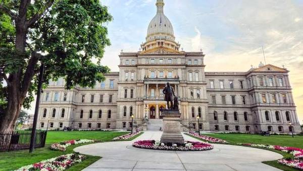 $338 Your Dedicated Desk Near the Capitol (FIRST MONTH FREE)63920838314115123