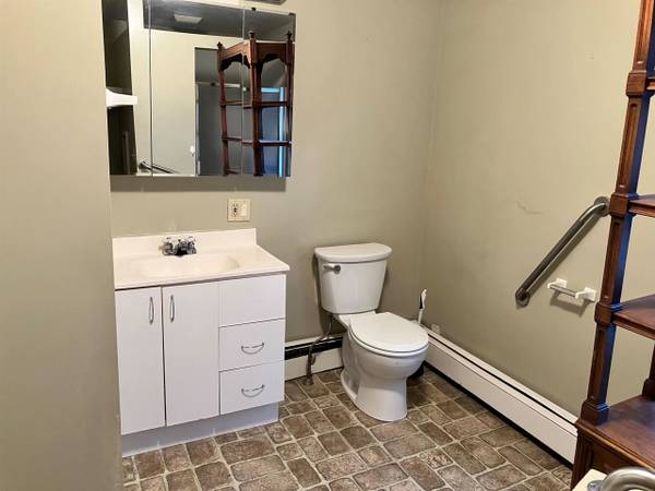 $1,200 / 1br - 1950ft2 - Fully Occupied Newport Duplex. Great Tenants and monthly rental amount (,Newport City)63784684729985124