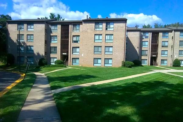 $2,377 / 4br - 952ft2 - Quiet neighborhood and incredible amenities! 4 bed / 1.5 bath! (Silver Spring)63822294091649122