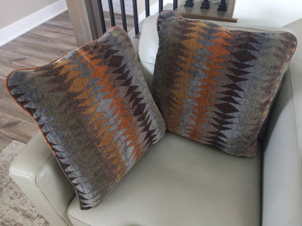 Decorative/throw pillows 1