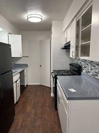 $949 / 1br - 750ft2 - 1 Bed, Tile Backsplash, Close to Shopping63846410925185122