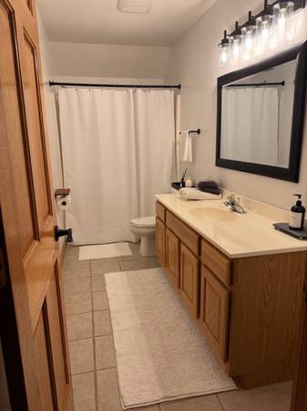 $800 / 200ft2 - Room Available- Gorgeous Home Excellent Neighborhood- Port Huron63840109978371121