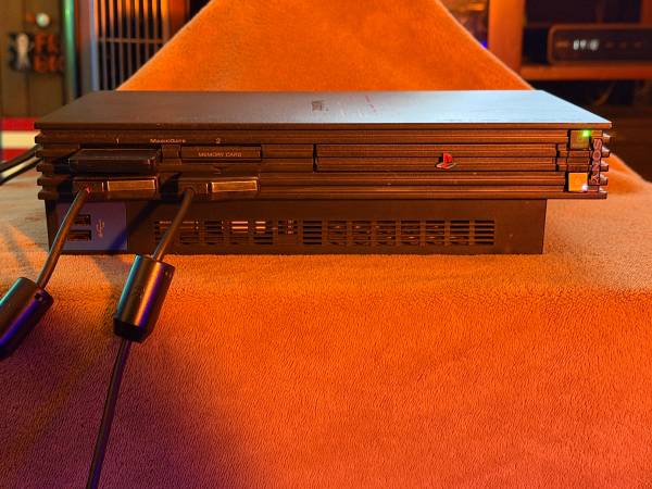 SONY PLAYSTATION 2 GAME CONSOLE WITH 2 LIGHTED CONTROLLERS 1