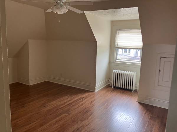 $1350.00 / 2br - 850ft2 - Squirrel Hill 2BR cerca de líneas de autobús a UPMC/Oakland/CMU! ¡Excelente ubicación!64013204957443123