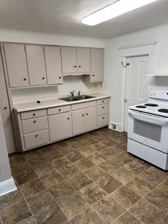 $800 / 2 hab - Noruega, Mi. Bonito apartamento de 2 dormitorios y baño 3/4 en planta baja.62973877712257123
