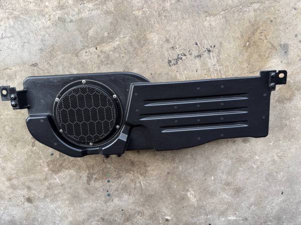 OEM SUBWOOFER SPEAKERBOX DODGE RAM TRUCK 2009-2018 1