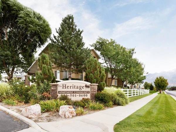 $1,714 / 2br - 917ft2 - Patio de juegos, cancha de baloncesto al aire libre de tamaño completo, alfombra mullida63670989802113124