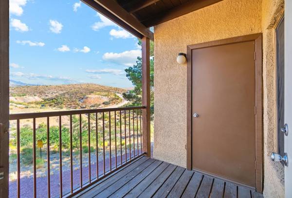 $1,480 / 3br - 981ft2 - Pantry, Balcony or Patio (In Select Apartments), All-electric Kitchen (Hualapai mountains)63618517773953124