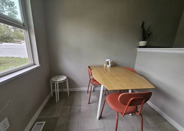 $1,000 / 1br - 1518ft2 - Conveniently location 1bd 1ba @1000 (Aurora)63962795836675124