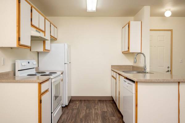 $1,344 / 2br - 970ft2 - Elevators, Spa/Hot Tub, Clubhouse, Ceiling Fan (Hillsboro)63831607978243122