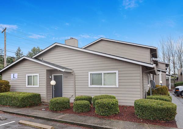 $1,685 / 2br - Storage Space and Availability 24 Hours in our Spacious Two Bed Unit (SE Portland)63914856070787121
