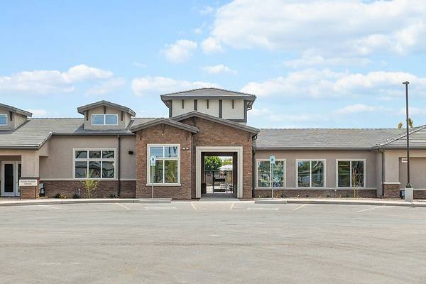 Poolside Pavilion with BBQ Grills, Clubhouse, Dual Vanities 1