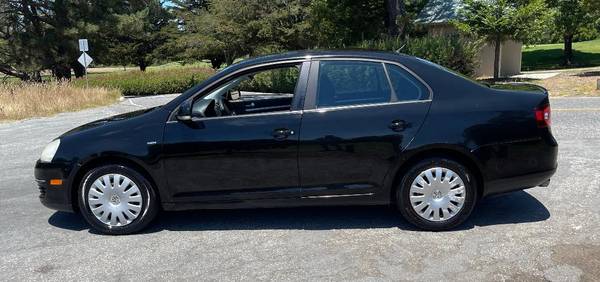 2009 Volkswagen Jetta (transmisión manual de 5 velocidades) - $5,950 (santa cruz)63654702769923122