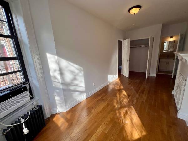 $4,000 / 3br - 1000ft2 - 3BR 2BA Top Floor Bedstuy Townhouse Original Details & Modern Updates (Bedford Stuyvesant)63912044717954122