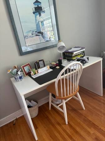 Cute white desk 1