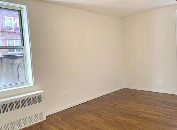 $2,400 / 1br - 700ft2 - 1HAB 1BAÑO RENOVADO - ¡Edificio con ascensor y lavandería! A pasos del #7 (Woodside)63816625650689123