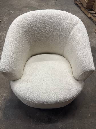 Mainstays Boucle Swivel Accent Chair, Cream 1