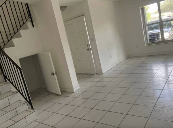 $2,450 / 2br - 1120ft2 - Freshly painted n move in ready, NO HOA, Private yard (davie)63825470597249121