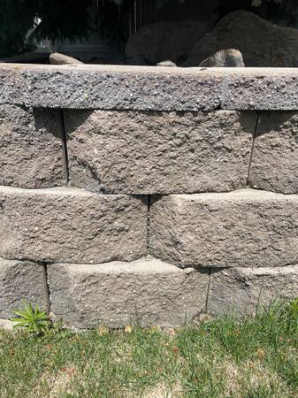 30 Concrete retaining wall blocks - $14063437223170435120