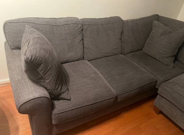 Couch L-shaped-Great Condition-Pet free 1