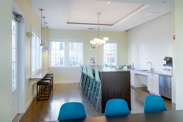 $3,009 / 1br - 1061ft2 - Patio / balcony, Quartz countertops, Tile backsplash63996402740739121