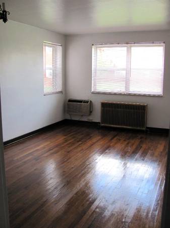 $900 / 1br - ONE BEDROOM AVAILABLE (SQ HILL)64013532311298120