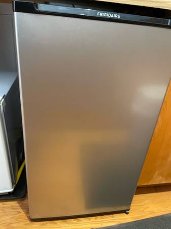 Frigidare mini fridge 1