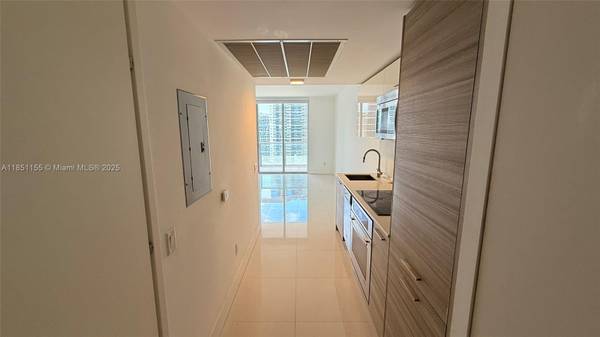 $2,650 / 420ft2 - Bright Studio in Brickellhouse Condo, Miami (Miami)64051002670339120