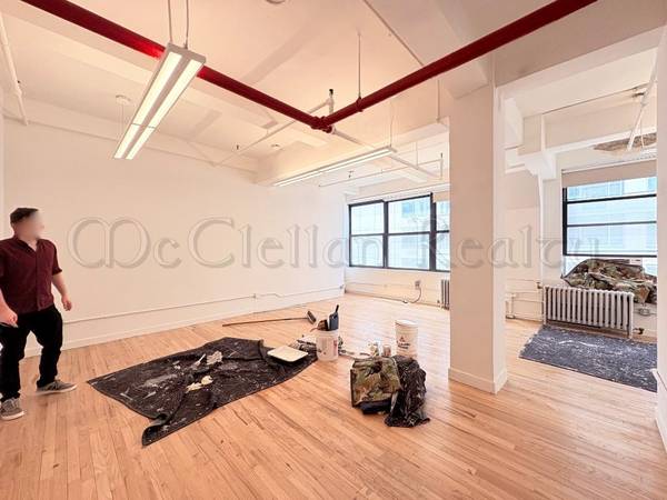 $2,400 / 900ft2 - Great View, $32/ft, Concrete Floor Office / Commercial Suite (Midtown West)63816576450051122