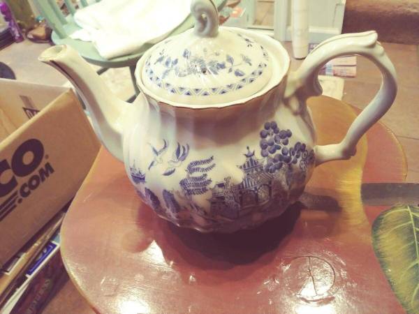 Blue Willow Swirl Vintage Japanese Teapot 1