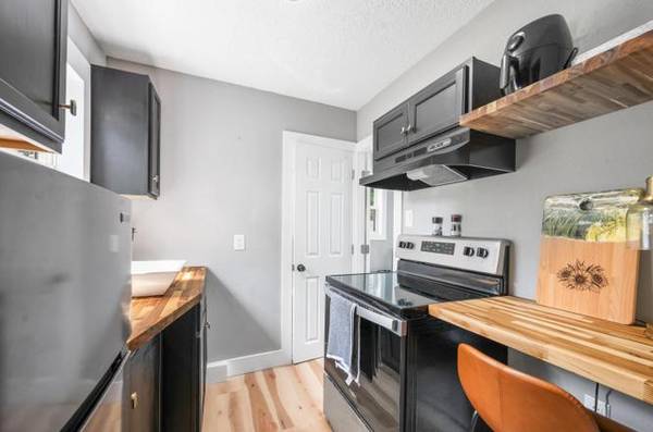 $1,020 / 1br - 392ft2 - Lakeside 1BR Cottage for Rent with Lake Mitchell Views (Cadillac)64037896821891121