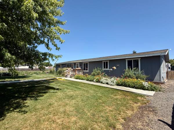 $337,000 / 3br - Cómoda casa en gran terreno de esquina (0,44 acres) en Waitsburg! (Waitsburg)63621622962305123