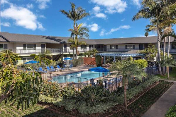 Private Patios, Complimentary Amazon HUB Parcel Locker, Gas Range 1