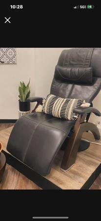 Free stage/platform pedicures lashes 1