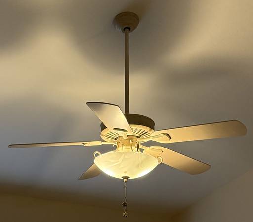 LIGHT BEIGE 52" HAMPTON BAY CEILING FAN 1