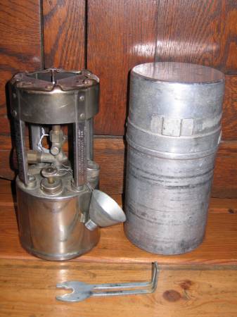1946 Coleman stove 1