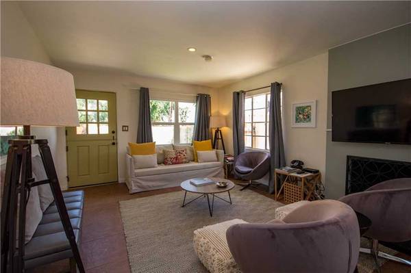 $3,400 / 2br - Cute 40s bungalow 3BD / 2 BA pool home in Central Palm Springs (Palm Springs)63766967059073124