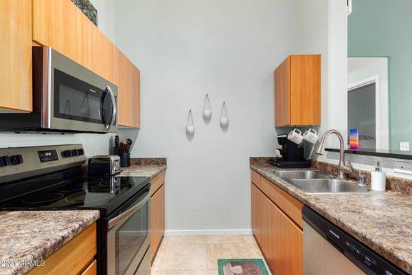 Minutes to freeway, downtown Old Litchfield Park! 1