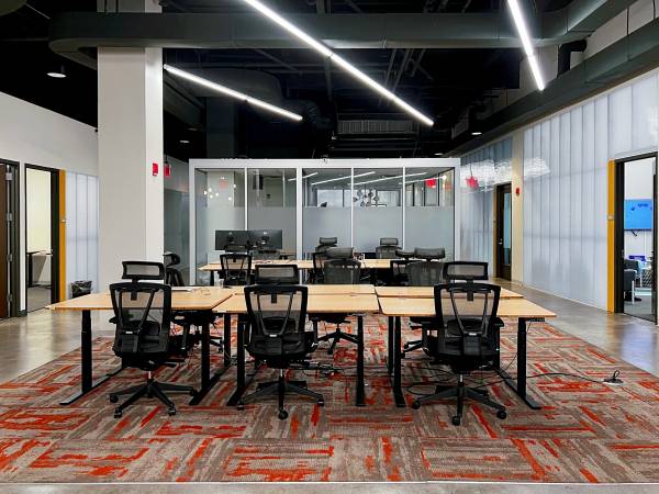 Touchdown → WORK → take-off | coworking desks 1