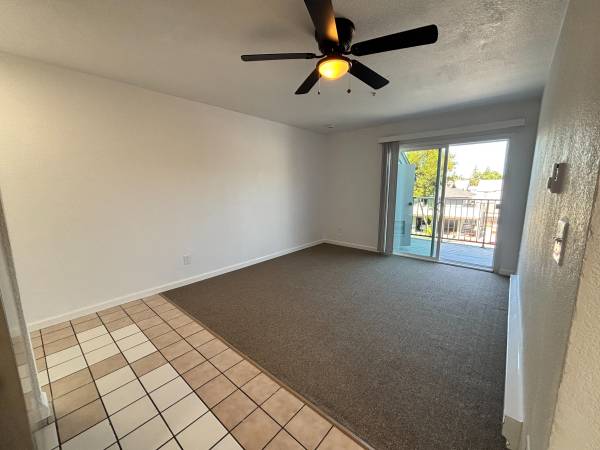 $2,295 / 3br - 825ft2 - Top floor, renovated 3bd in Secure Community! Balcony, Parking, More! (hayward / castro valley)63664203391489122