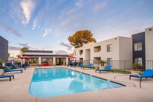 $1,607 / 2br - 917ft2 - Courtyards, 24-Hour Emergency Maintenance, Gated Community (Marivale)64024999692674124