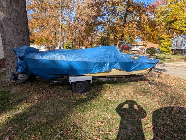 1975 Arrow glass boat 1