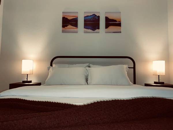 $2000.00 / 2br - 1028ft2 - Furnished Cozy 2 Bed, 1.5 Bath Townhome in Anchorage64014172456962124